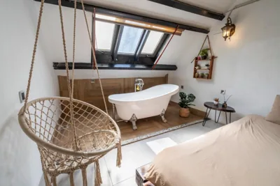 Annam Train Street Unbeatable location Loft Balcony chill Old Quarter – Photos 2