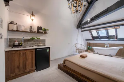 Annam Train Street Unbeatable location Loft Balcony chill Old Quarter – Photos 3